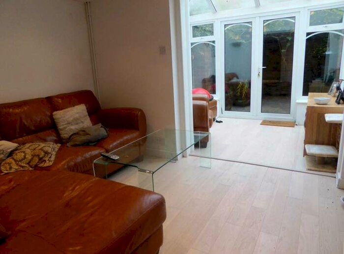 2 Bedroom Terraced House To Rent In Queen's Cottages, Reading, RG1