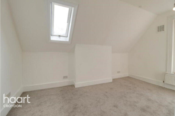 1 Bedroom Semi Detached House To Rent In Dagnall Park, London, SE25
