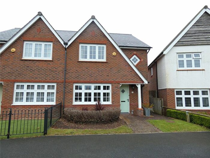 3 Bedroom Semi-Detached House To Rent In Cilfach Crwys, Goetre Uchaf, Bangor, LL57