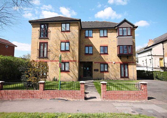 2 Bedroom Flat To Rent In The Avenue, Worcester Park, KT4