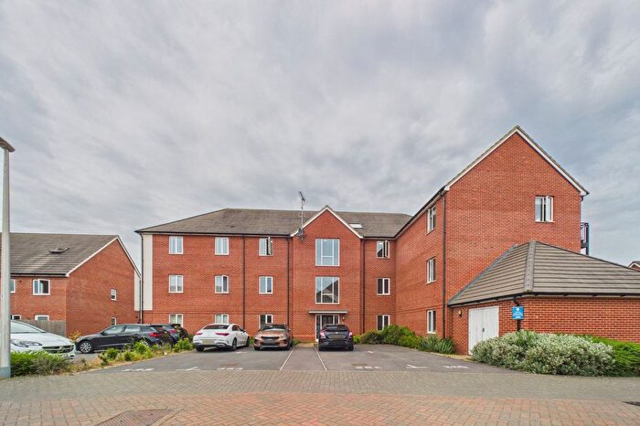 1 Bedroom Flat For Sale In Bolton Drive, Shinfield, Reading, Berkshire, RG2