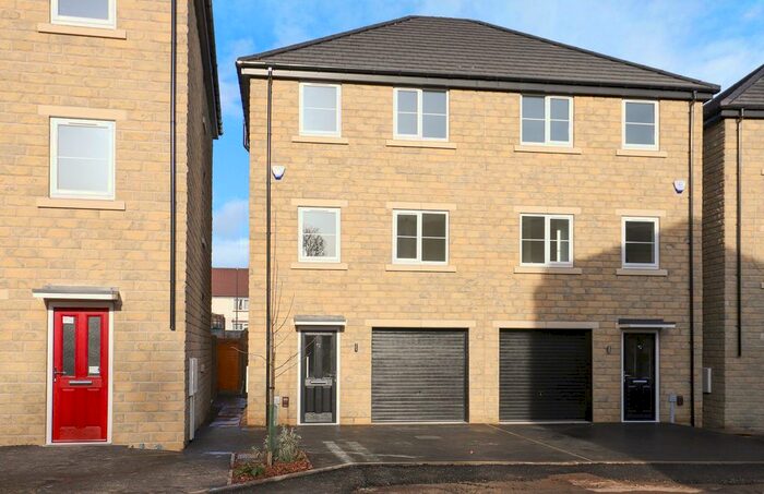 3 Bedroom Semi-Detached House To Rent In Gratton Place, Stonegravels S41