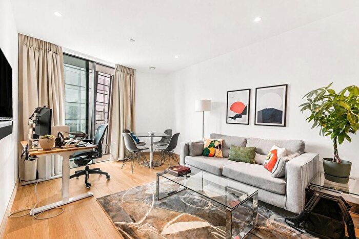 2 Bedroom Flat To Rent In George Street, Marylebone, London, W1U
