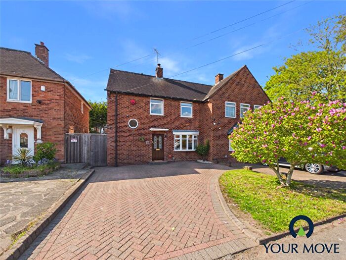3 Bedroom Semi-Detached House For Sale In Lawnswood Avenue, Shirley, Solihull, West Midlands, B90