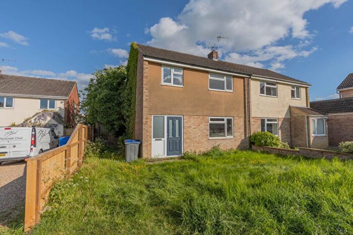 3 Bedroom Semi-Detached House For Sale In White Lion Park, Malmesbury, SN16