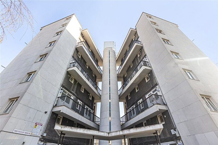 2 Bedroom Maisonette To Rent In Trevelyan House, Morpeth Street, London, E2