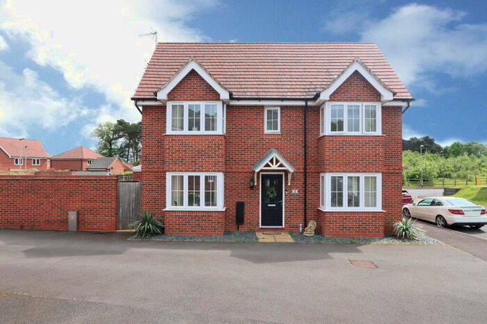 3 Bedroom Semi-Detached House To Rent In Crosbie Grove, Kidderminster, DY11