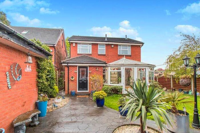 5 Bedroom Detached House To Rent In Frensham Avenue, Morley, Leeds, LS27