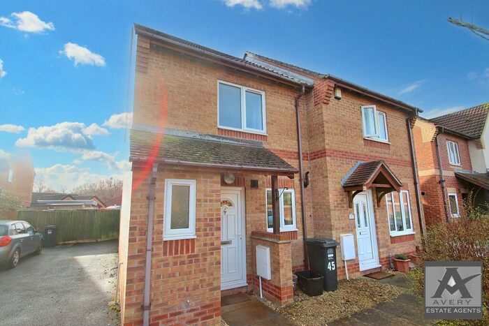 2 Bedroom Semi-Detached House To Rent In The Swallows, BS22