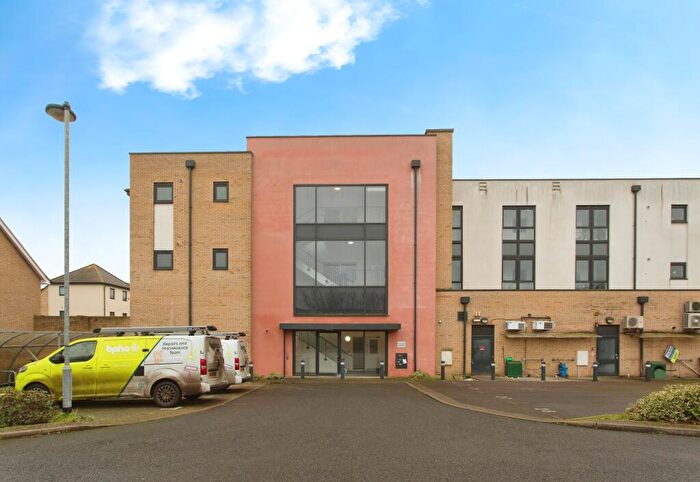 2 Bedroom Apartment To Rent In Unwin Square, Cambridge, CB4