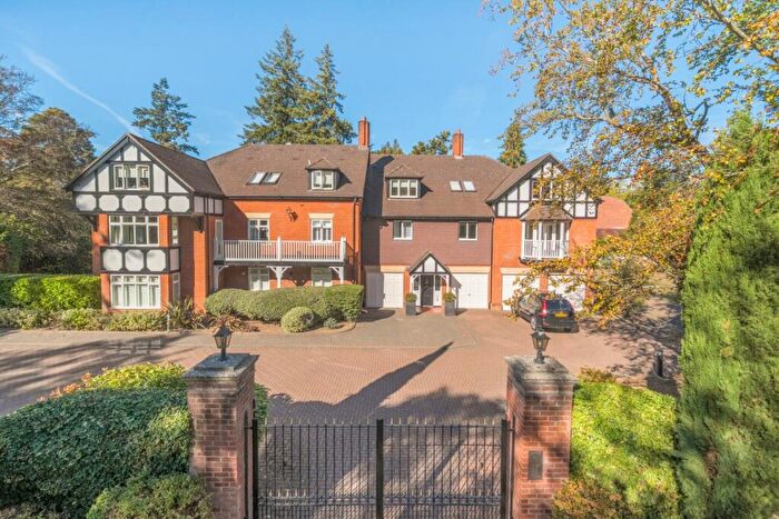 2 Bedroom Flat To Rent In Larch Avenue, Ascot, SL5