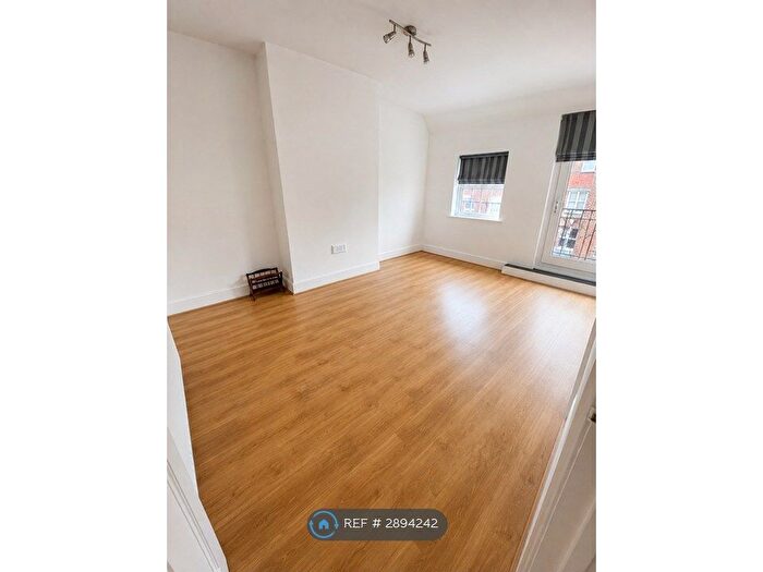 2 Bedroom Flat To Rent In Green Lane, Northwood, HA6