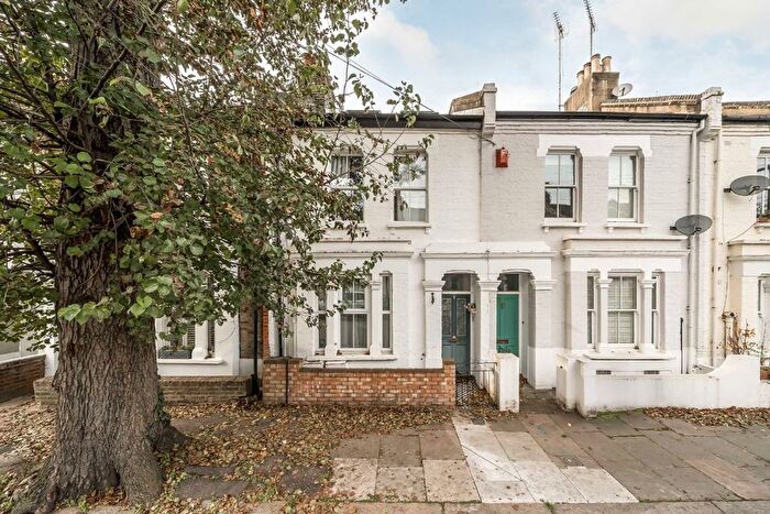 1 Bedroom Flat To Rent In Goldsboro Road, London, SW8