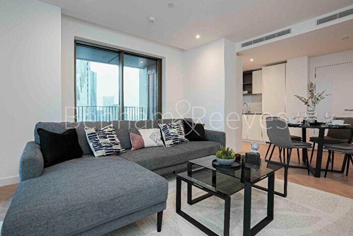 2 Bedroom Apartment To Rent In One Thames Quay, Canary Wharf, E14