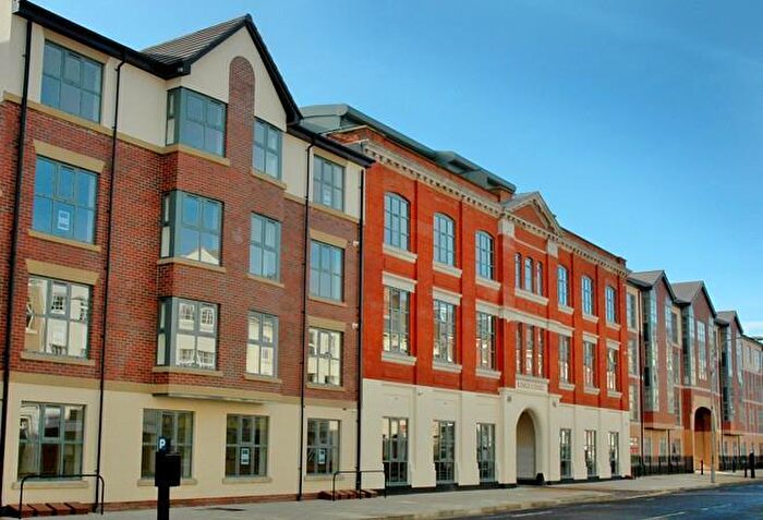 2 Bedroom Apartment To Rent In Kings Court, HU2