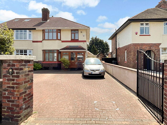 3 Bedroom Semi-Detached House For Sale In Lynton Road, Birkdale, Southport, PR8