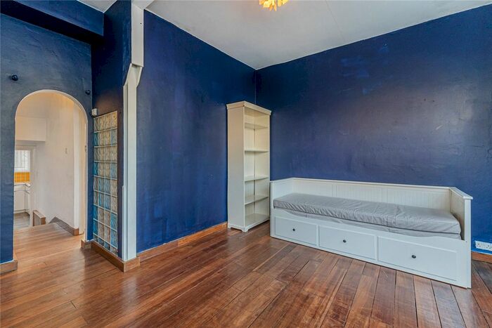 1 Bedroom Flat To Rent In Raddington Road, London, W10