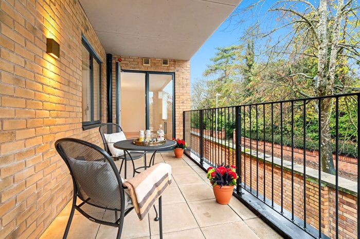 2 Bedroom Flat To Rent In Mount Battenhall Retirement Village, Battenhall Avenue, Worcester, Worcestershire, WR5