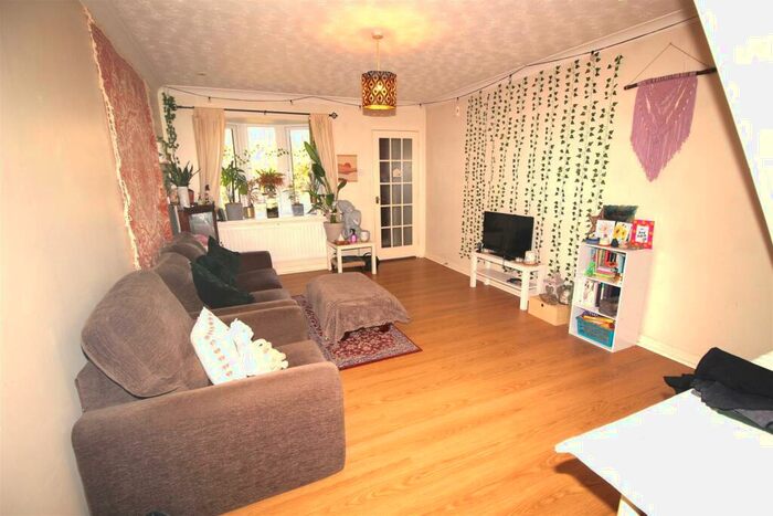 2 Bedroom End Of Terrace House To Rent In Limewood Court, Newcastle Upon Tyne, NE2