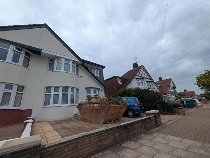 4 Bedroom Semi-Detached House To Rent In Queens Avenue, Stanmore, HA7