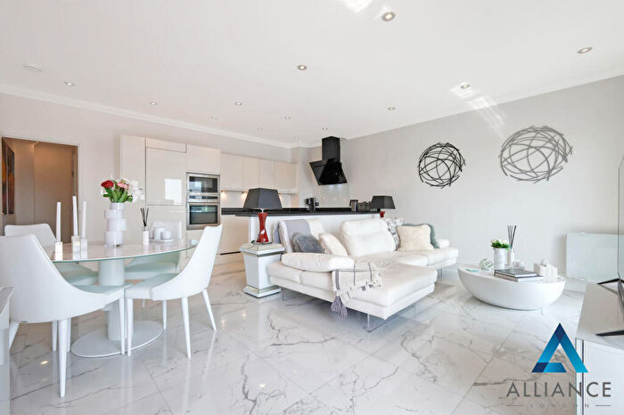 2 Bedroom Duplex For Sale In Old Sun Wharf, Narrow Street, Limehouse, London, E14