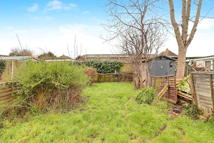 2 Bedroom Flat For Sale In Hall Farm Road, South Benfleet, SS7