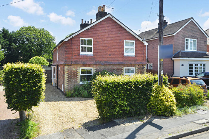 3 Bedroom Semi-Detached House For Sale In Yew Tree Road, Witley, Godalming, Surrey, GU8