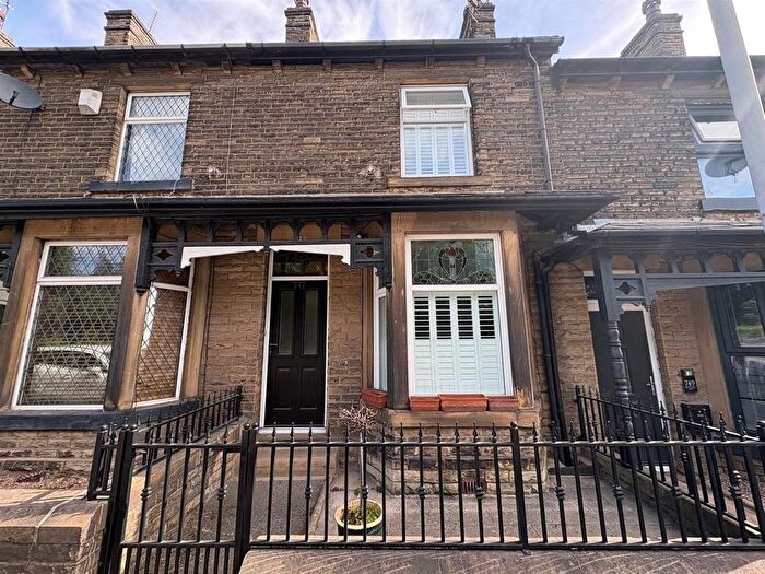 3 Bedroom Terraced House For Sale In Cleckheaton Road, Oakenshaw, Bradford, BD12