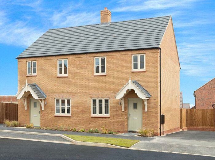3 Bedroom Semi Detached House For Sale In Great Brook Ground, Clifton-Upon-Dunsmore, Rugby, CV23