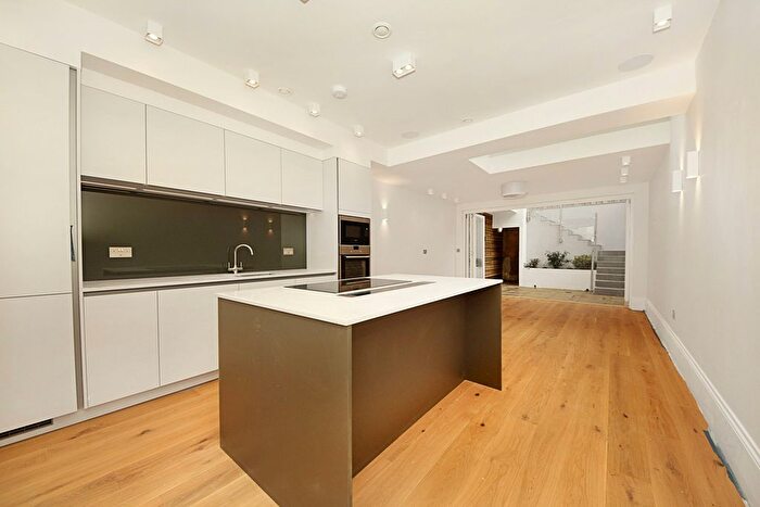 3 Bedroom Flat To Rent In Uxbridge Road, London, W3