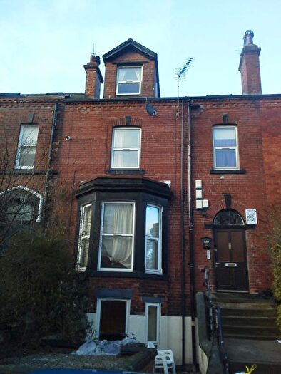 3 Bedroom Flat To Rent In Regent Park Terrace, Hyde Park, Leeds, LS6
