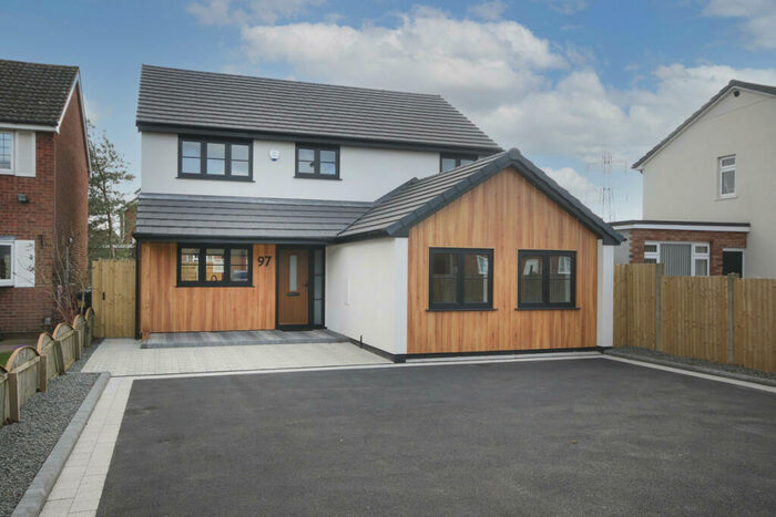 4 Bedroom Detached House For Sale In Coton Lane, Tamworth, B79