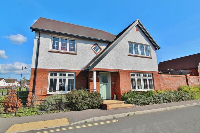 4 Bedroom Detached House To Rent In Nash Close, Berewood, PO7