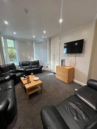 8 Bedroom Semi Detached House To Rent In St Michael Villas, Leeds, LS6