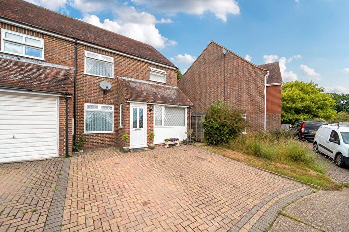 3 Bedroom Semi-Detached House For Sale In Meadow View, Hothfield, Ashford, TN26