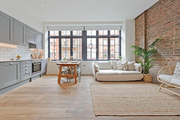 2 Bedroom Flat To Rent In Great Titchfield Street, London, W1W