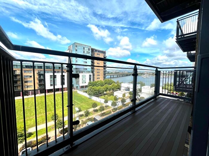 1 Bedroom Apartment To Rent In Douglas House, Prospect Place, Cardiff Bay, CF11