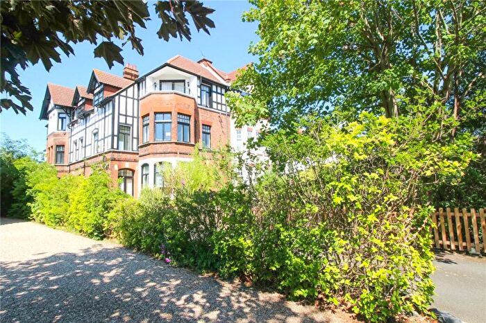 2 Bedroom Apartment For Sale In Imperial Avenue, Westcliff-on-Sea, Essex, SS0