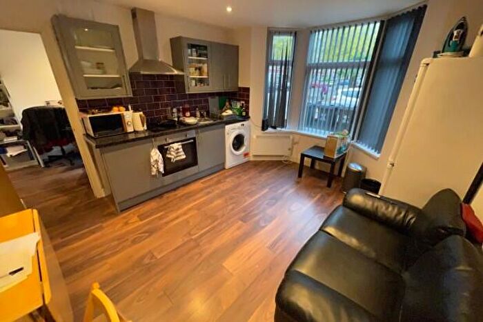 2 Bedroom Flat To Rent In Rhigos Gardens Cardiff, CF24