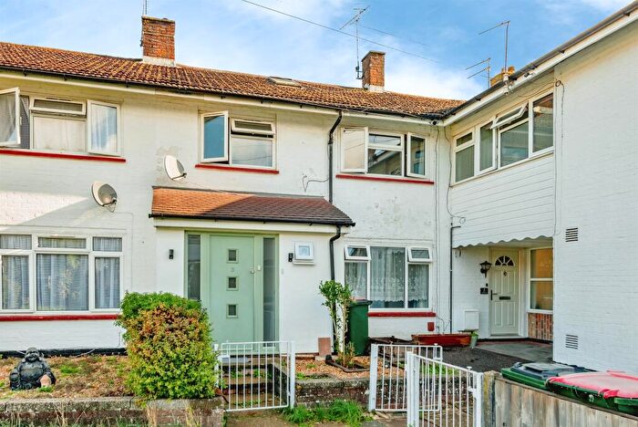 3 Bedroom Terraced House For Sale In Ferring Close, Crawley, RH11
