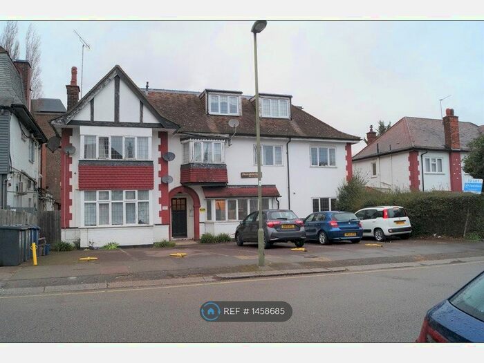 2 Bedroom Flat To Rent In Chesterfield Court, London, NW11