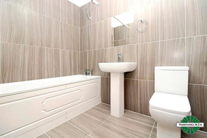 1 Bedroom Flat To Rent In A High Road, London, N12