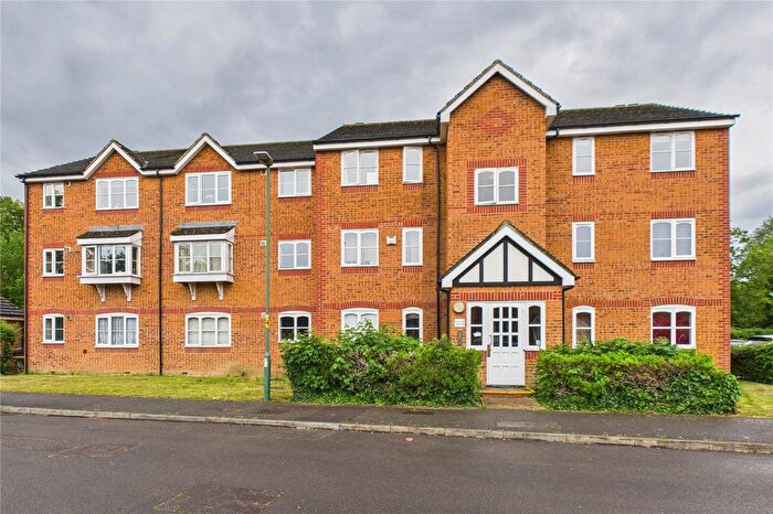 2 Bedroom Flat To Rent In Philips Close, Carshalton, Surrey, SM5