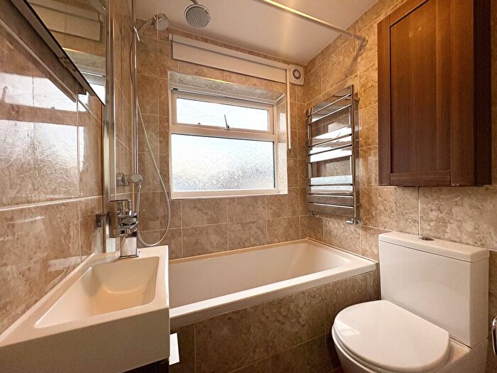 2 Bedroom Maisonette To Rent In Holmleigh Avenue, Dartford, DA1