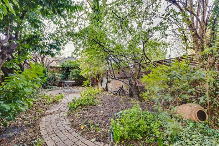 1 Bedroom Terraced House To Rent In Arundel Square, Islington, N7