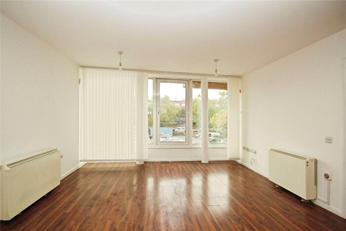 3 Bedroom Flat To Rent In London Road, Mitcham, CR4