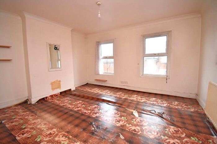 3 Bedroom Terraced House For Sale In Tewson Road, Plumstead, SE18
