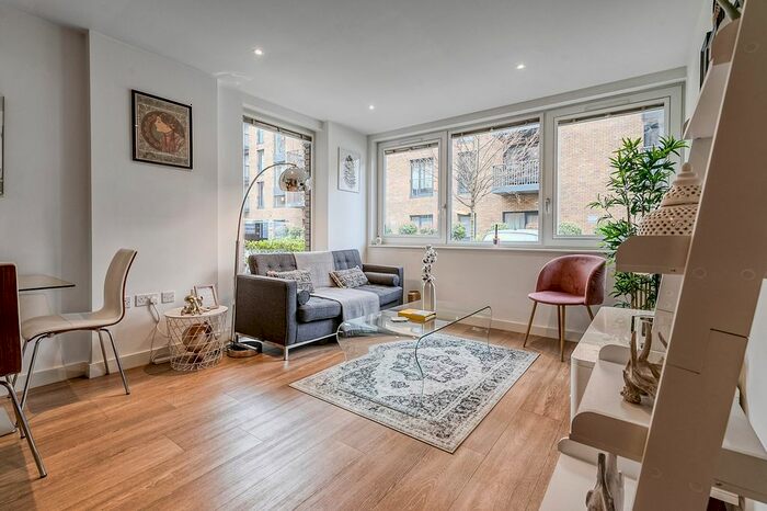 1 Bedroom Flat To Rent In Royal Victoria Gardens, Whiting Way, London, SE16