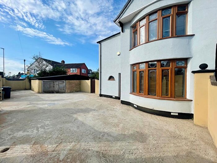 3 Bedroom House To Rent In St Margarets Avenue, Luton, LU3