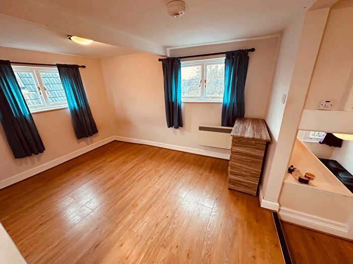 1 Bedroom Flat To Rent In Queens Avenue, London, N10